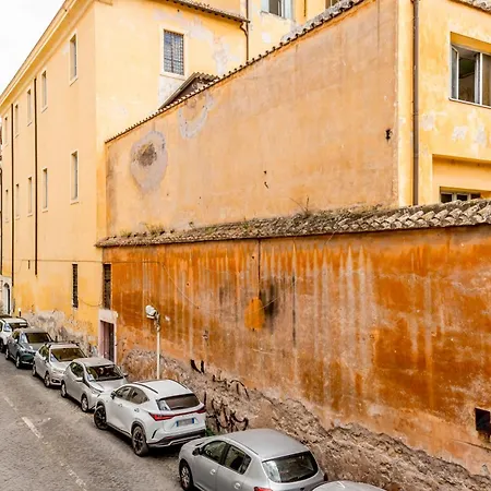 Sales In Trastevere Apartment